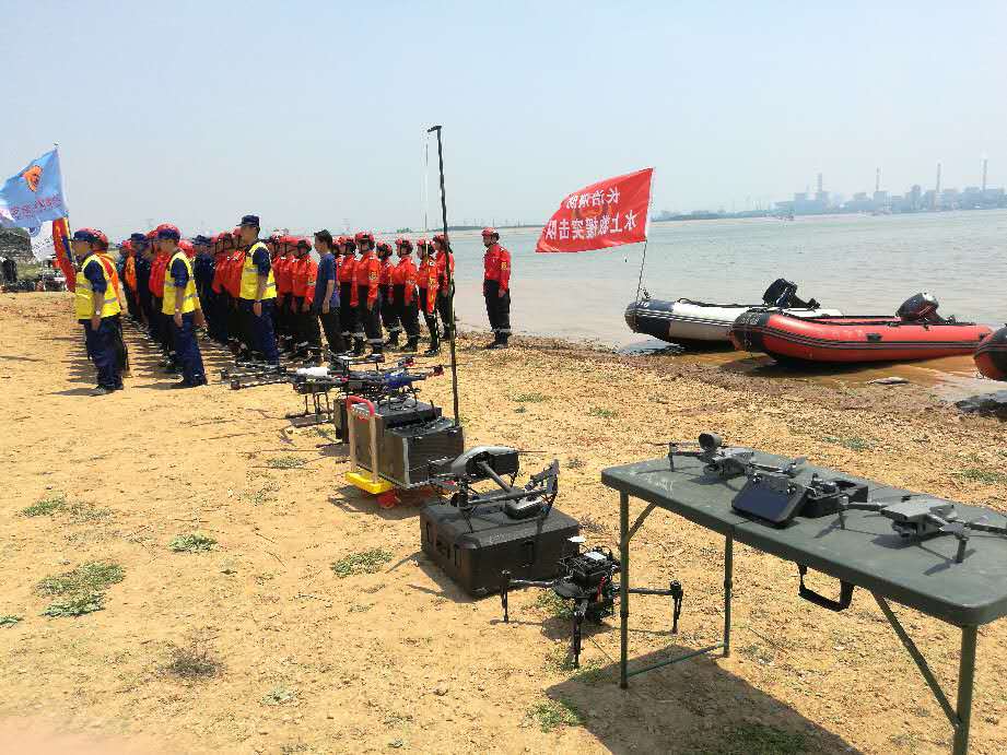 山西长治水域救援演练 无人机首秀绝技